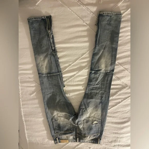 Distressed Jeans - Picture 5 of 5